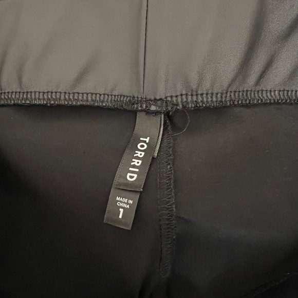 TORRID Faux Leather Moto Leggings Black Paneled Stretchy Pants Womens Size 1 - Picture 6 of 8